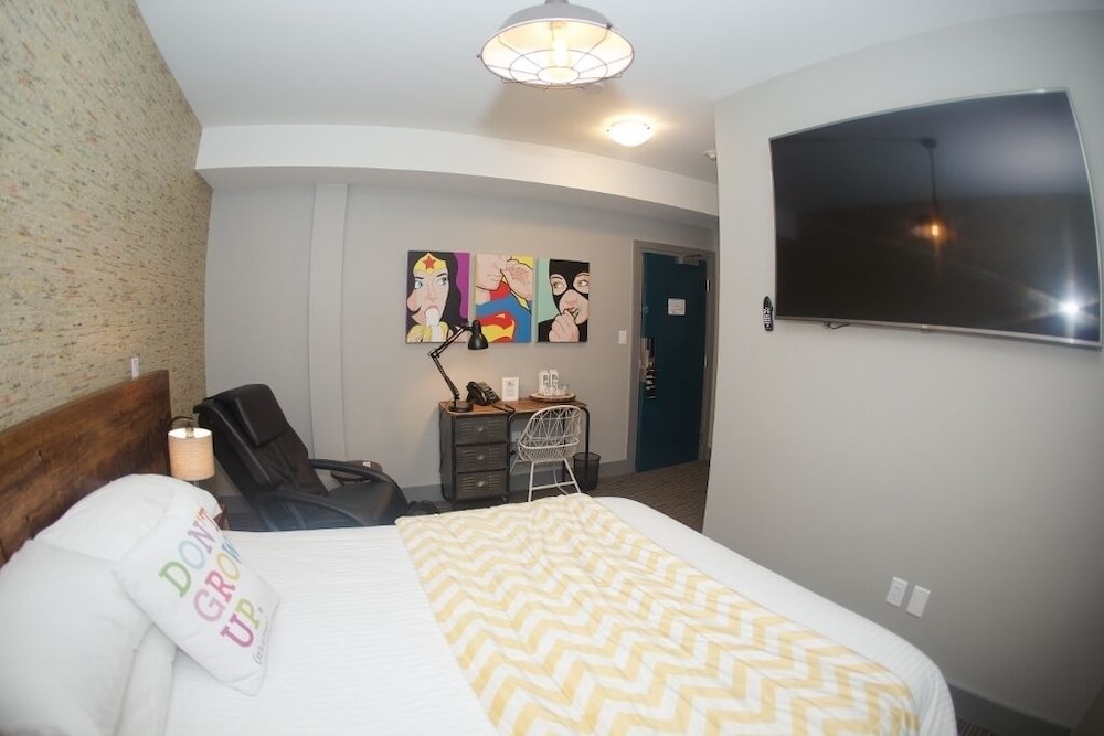 Standard Room, 1 Queen Bed, Non Smoking photo 2