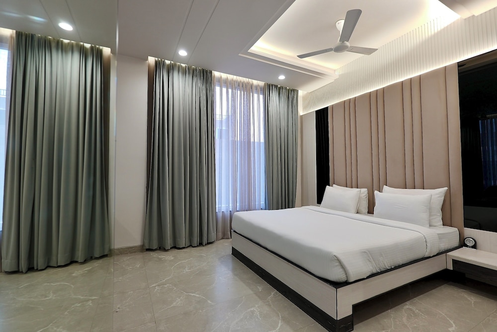 Emerald Suite