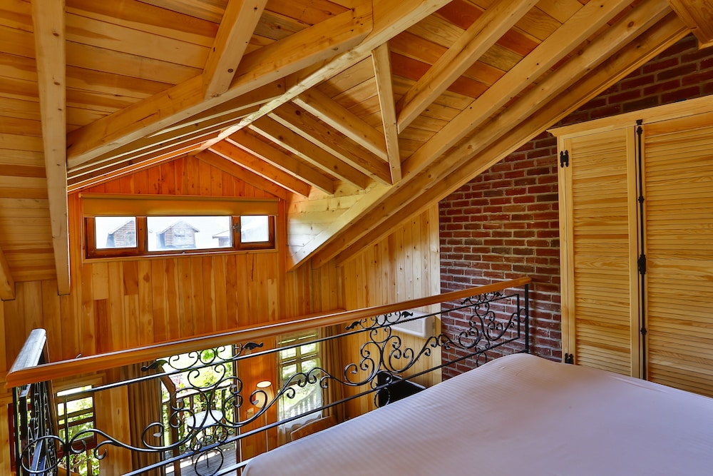 Swan Suite photo 3