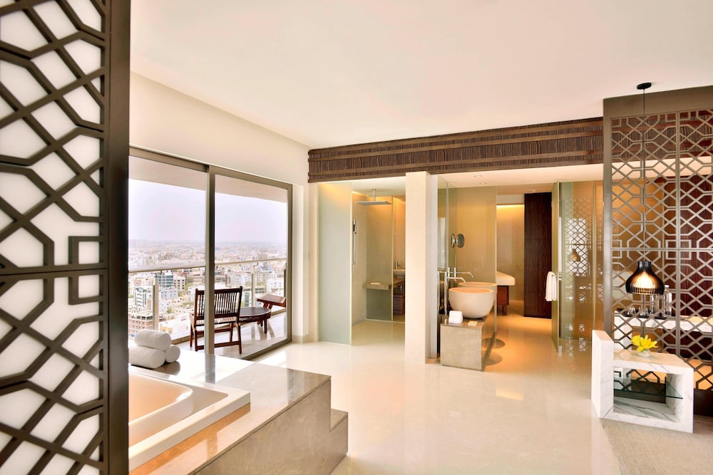 Room, 1 King Bed, Pool View - Photo 13