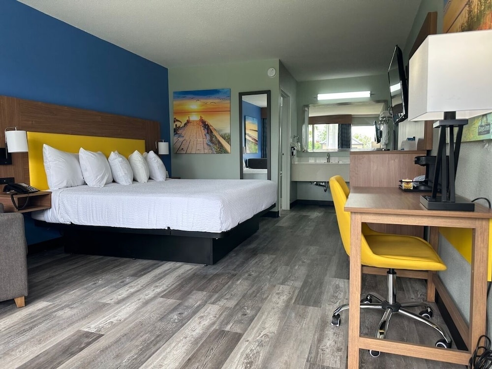 Standard Room, 1 King Bed - Photo 1