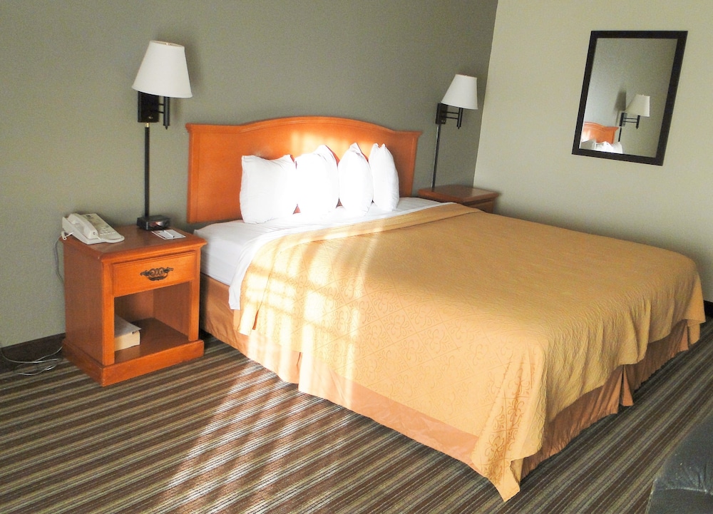 Suite, 1 King Bed with Sofa bed, Non Smoking - Photo 2