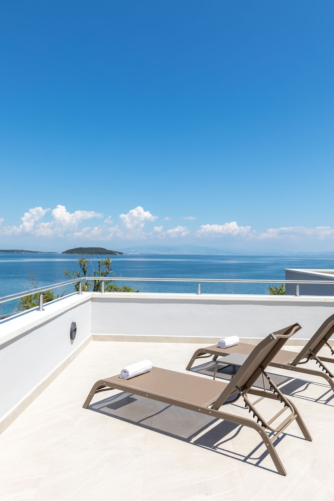 Luxury Suite photo 2