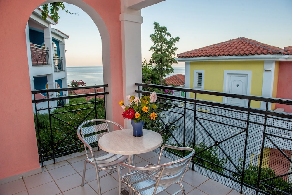 Double or Twin Room, Partial Sea View - Photo 8
