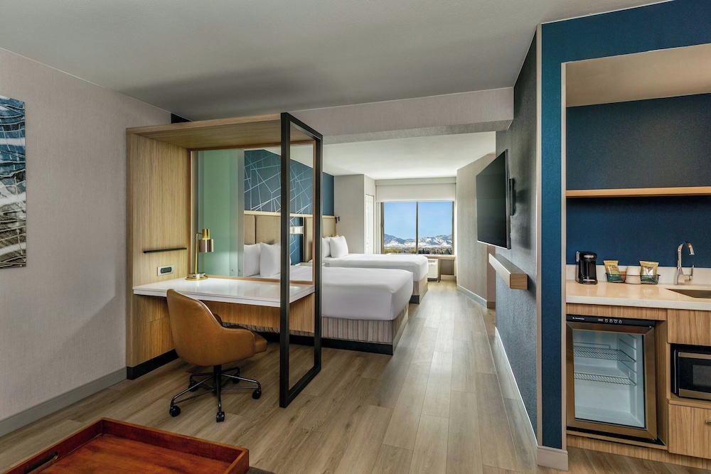 Room, Multiple Beds, Smoking (View) - Photo 1