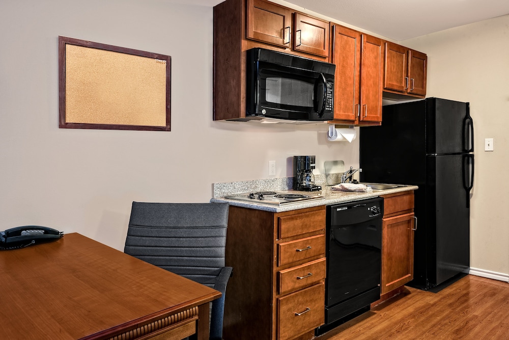 Studio Suite, 1 Queen Bed, Non Smoking - Photo 6