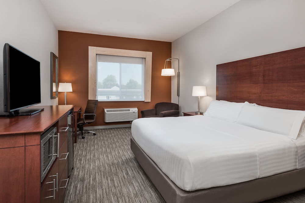 Standard Room, 1 King Bed - Photo 1