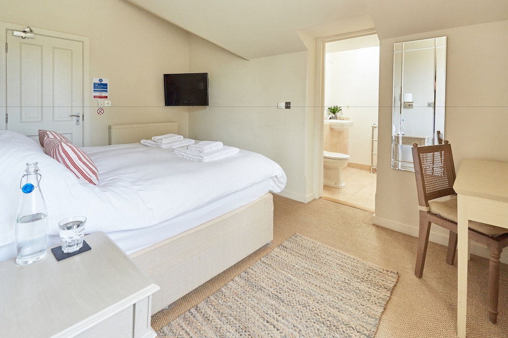 Superior Double Room (Wye) photo 2