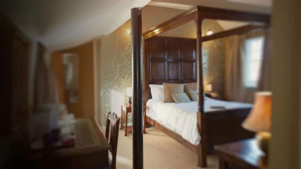 Room (Four Poster) photo 1
