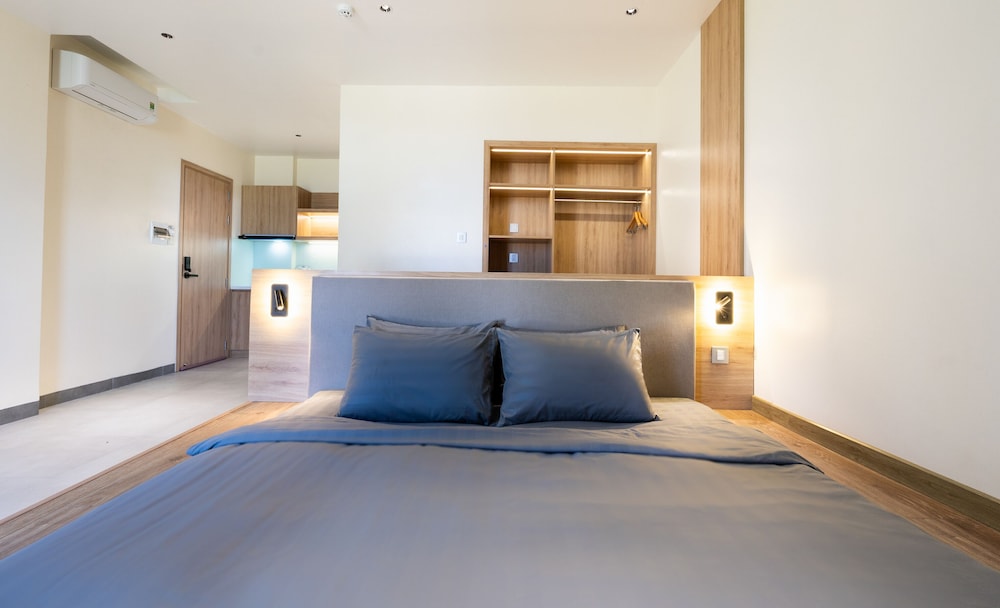 Panoramic Apartment, 1 King Bed, Pool Access, Sea View photo 2