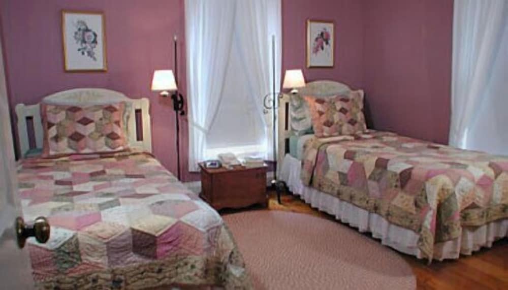 Triple Room, Multiple Beds, Shared Bathroom