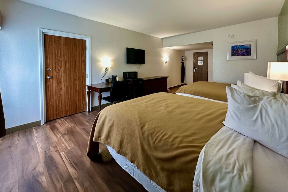 Room, 2 Queen Beds, Non Smoking photo 3