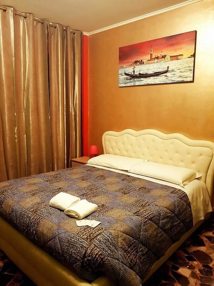 Classic Triple Room, Shared Bathroom