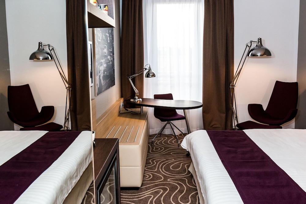Premium Room, 1 King Bed, Garden View thumbnail 5