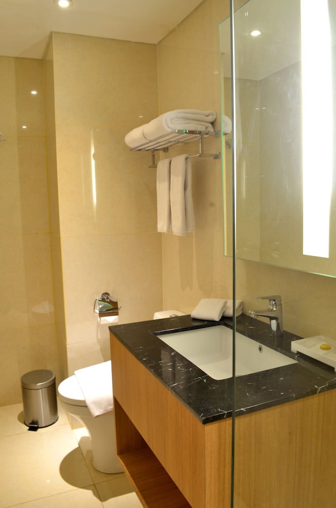 Deluxe King Bed Room Only photo 2