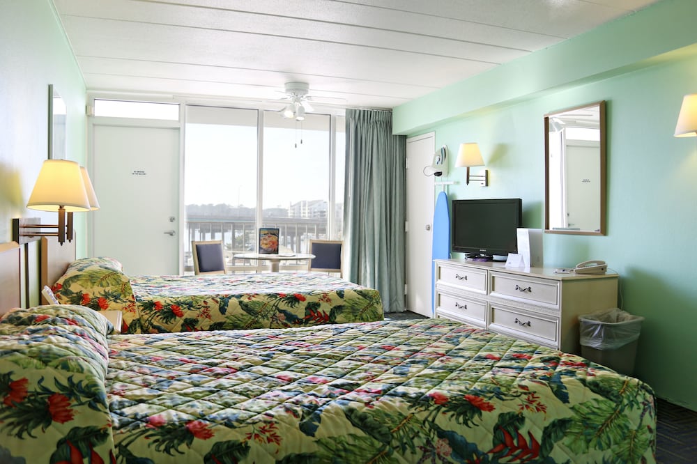 Standard Room, 2 Double Beds, Poolside - Photo 1