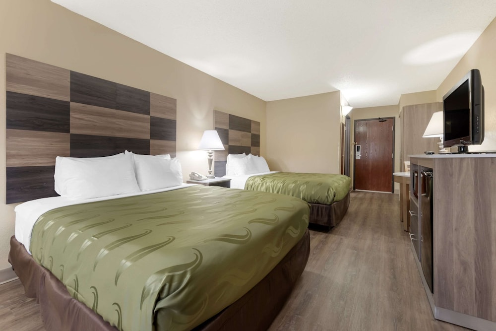 Standard Room, 2 Queen Beds, Non Smoking - Photo 5