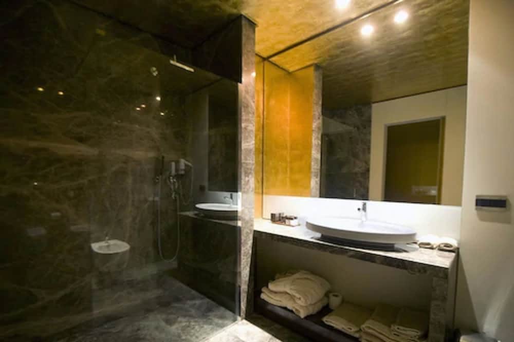Luxury Suite, City View - Photo 7
