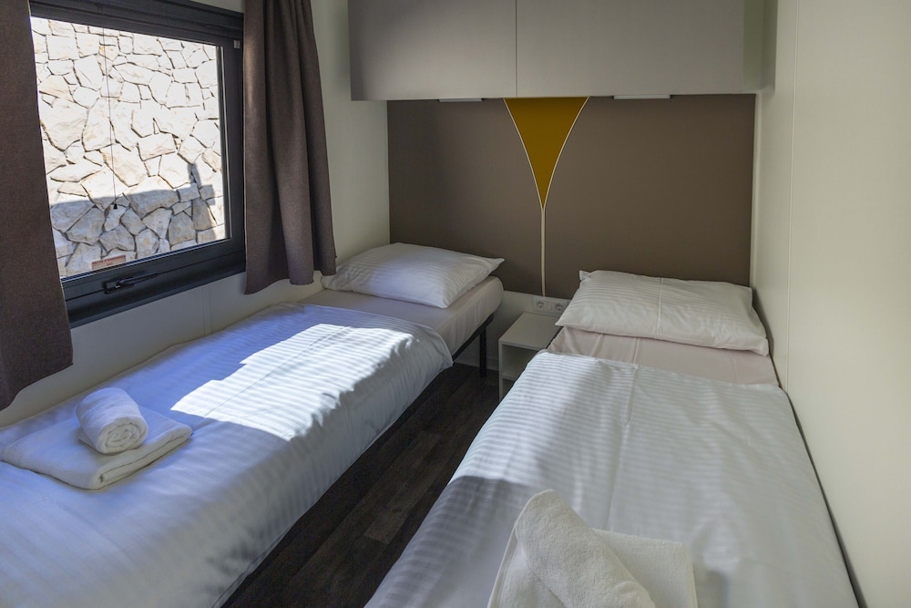 Casa mobile Deluxe, 2 camere da letto, accesso alla piscina, vista mare (E14)