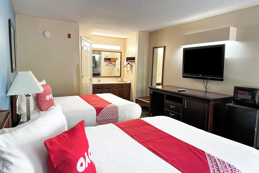 Room (2 Queen Beds Non-Smoking) - Photo 3