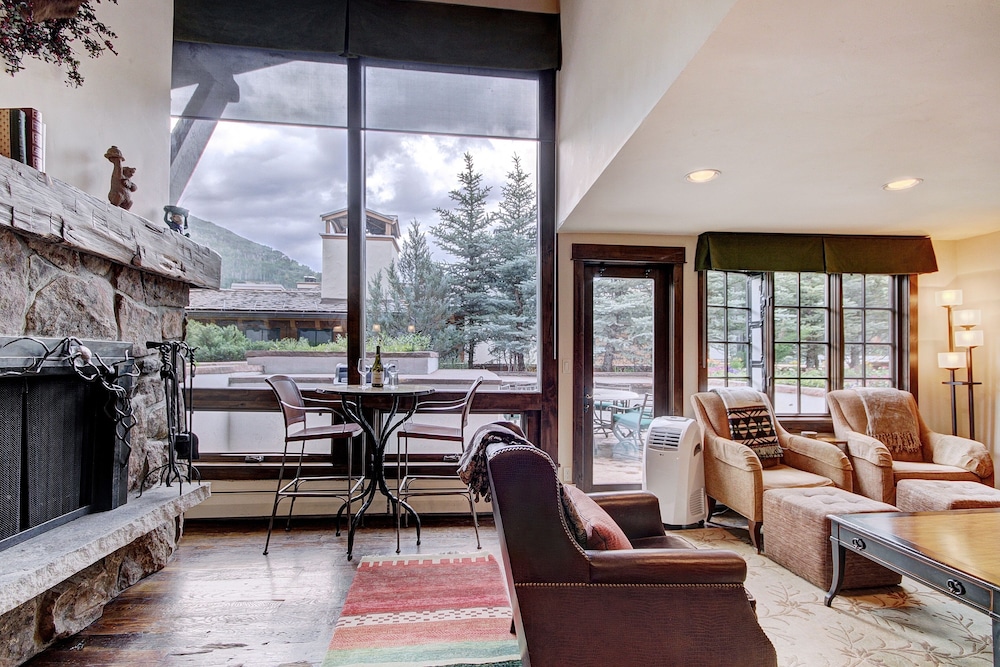 Condo, 2 Bedrooms