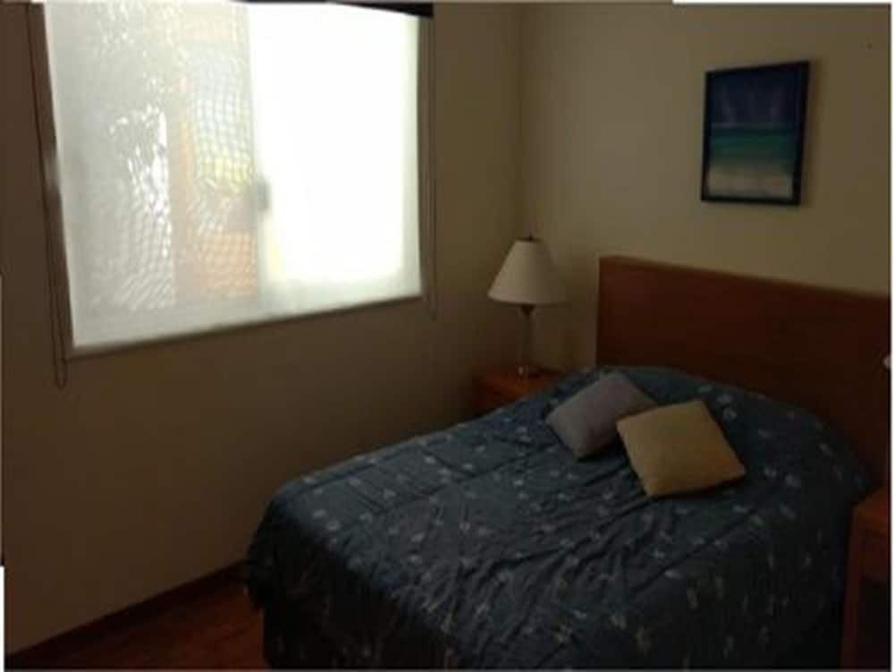 Triple Room, Multiple Beds, Smoking photo 1