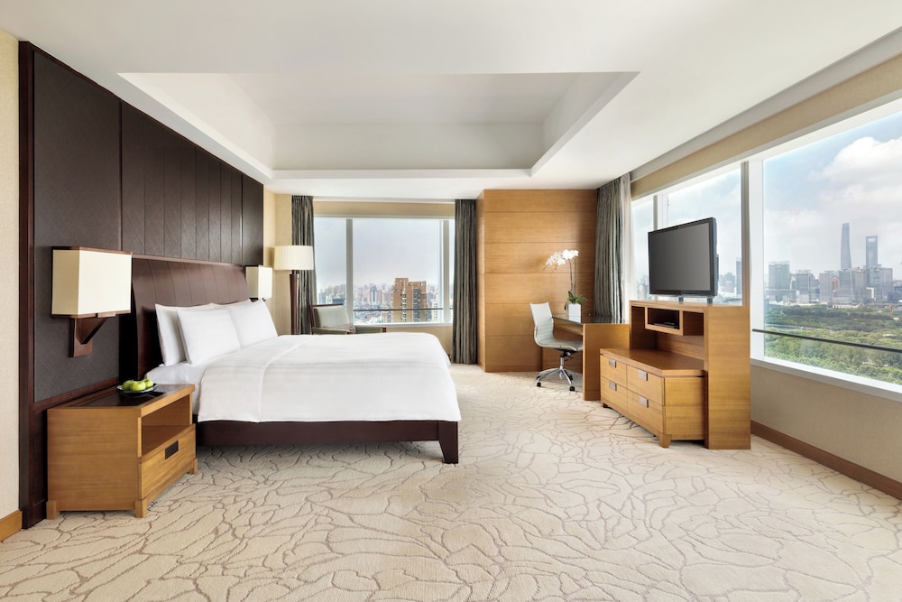 Premier Room, 1 King Bed, Park View (Club) photo 1