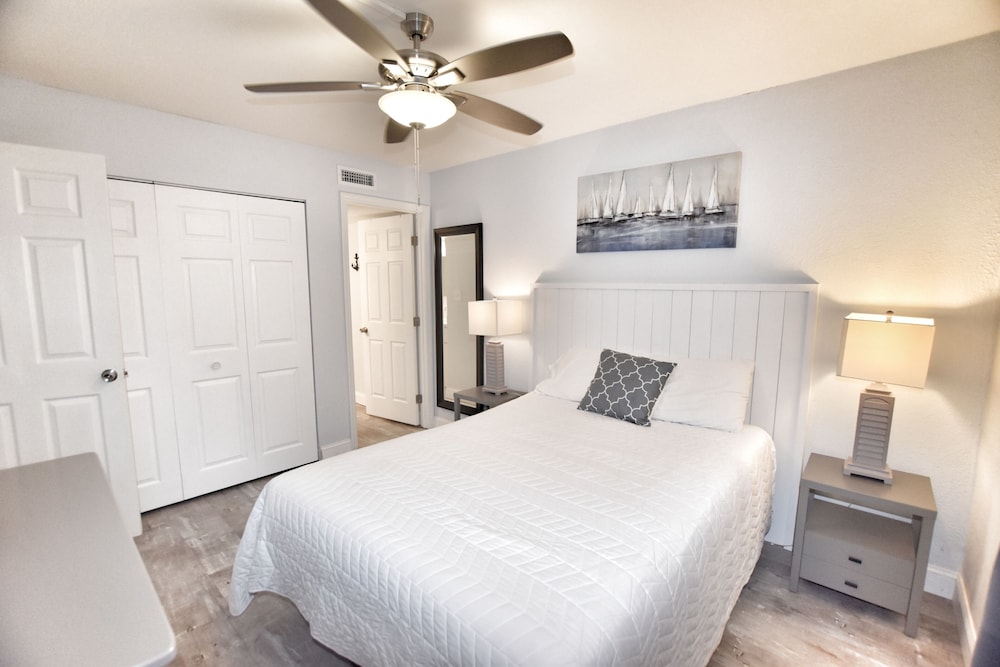 Condo, 2 Bedrooms