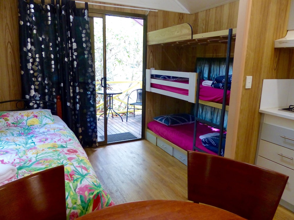Family Cabin, Green photo 1