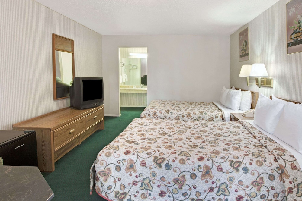 Room, 2 Double Beds photo 1