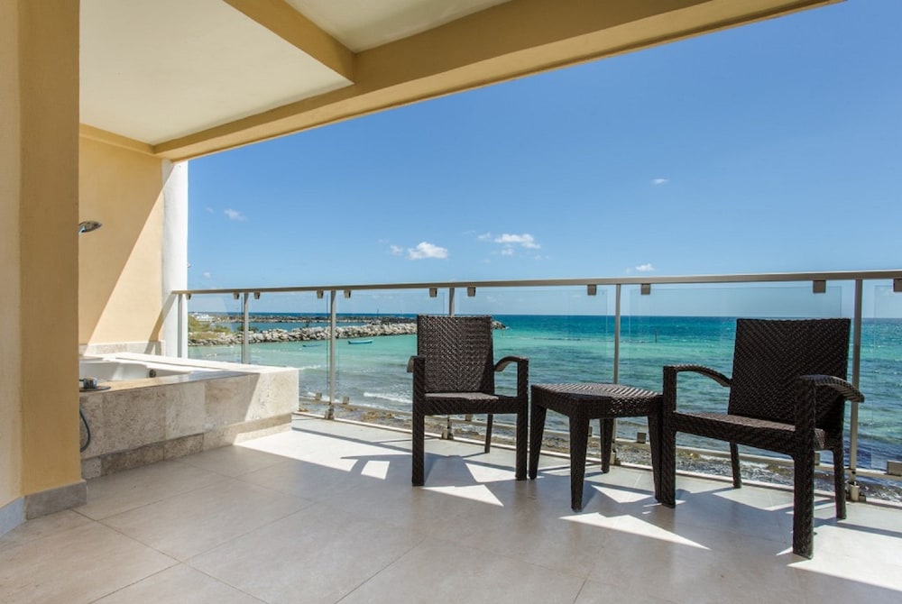 Preferred Club Suite Ocean Front King
