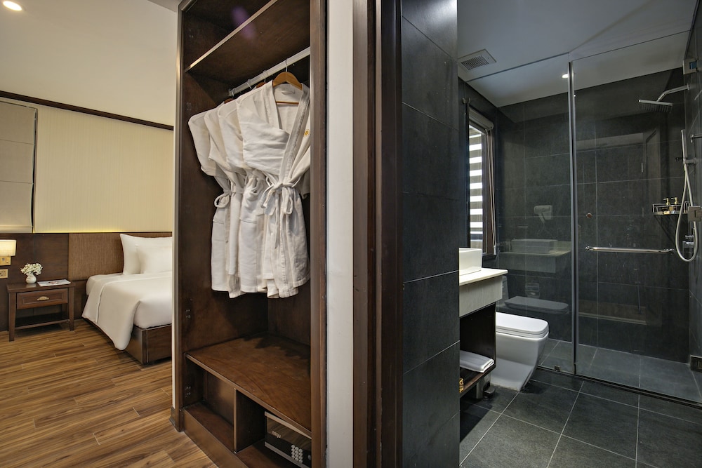 Deluxe Twin Room, City View - Photo 3