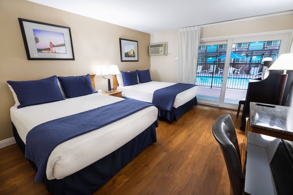 Signature Room, 2 Queen Beds Ground Floor, Patio (2 Queen Beds nonsmoking) photo 2