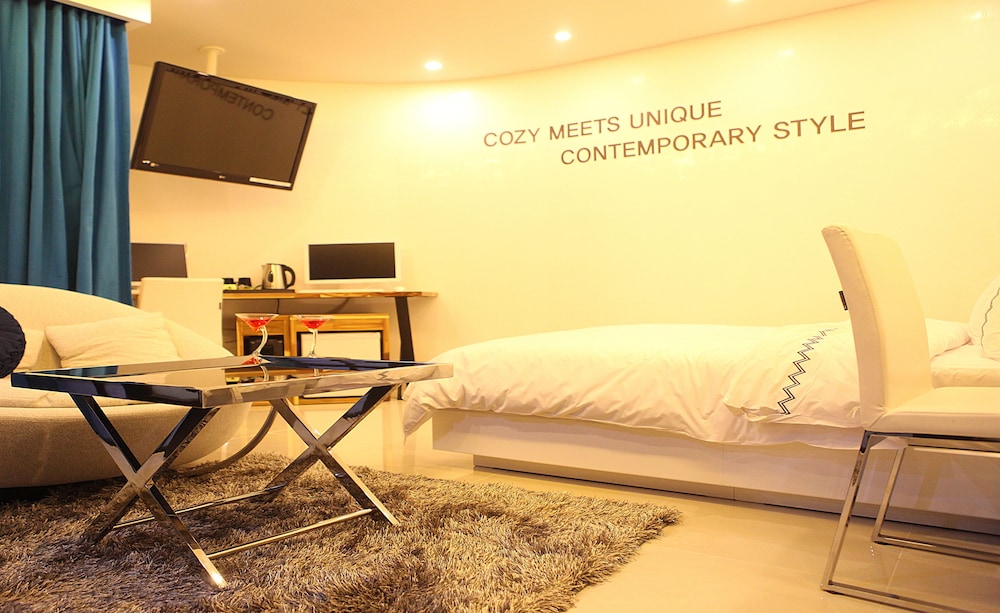 Suite (Lovely) photo 2