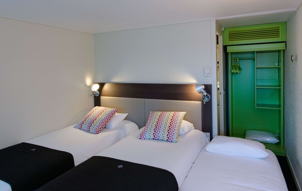 Standard Room, 2 Twin Beds (Junior Bed up to 10 years) - Photo 6