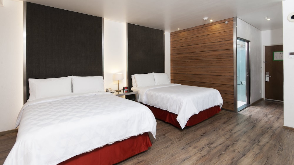 Standard Room, 2 Queen Beds photo 1