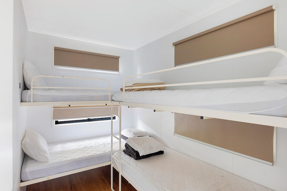 Standard Cabin - Sleeps 6 - Dog Friendly