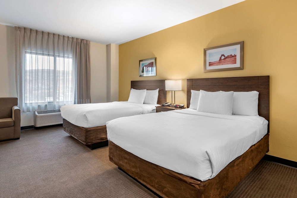 Suite, Multiple Beds, Accessible, Non Smoking (Efficiency) photo 3