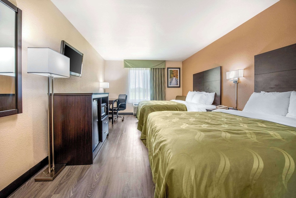 Standard Room, 2 Queen Beds, Non Smoking - Photo 6