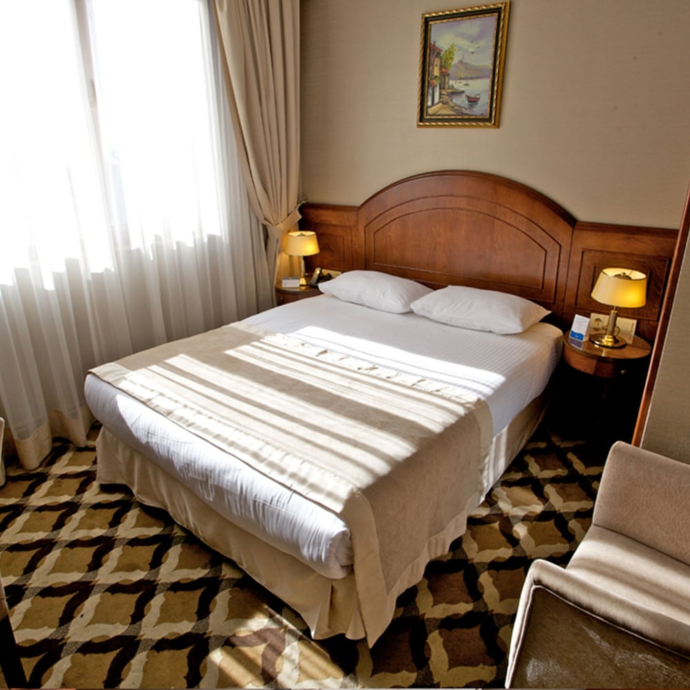Classic Double Room, 1 King Bed photo 1