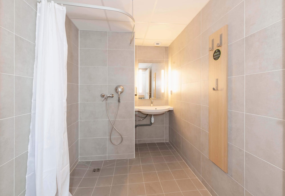 Triple Room, Mobility Accessible - Photo 7