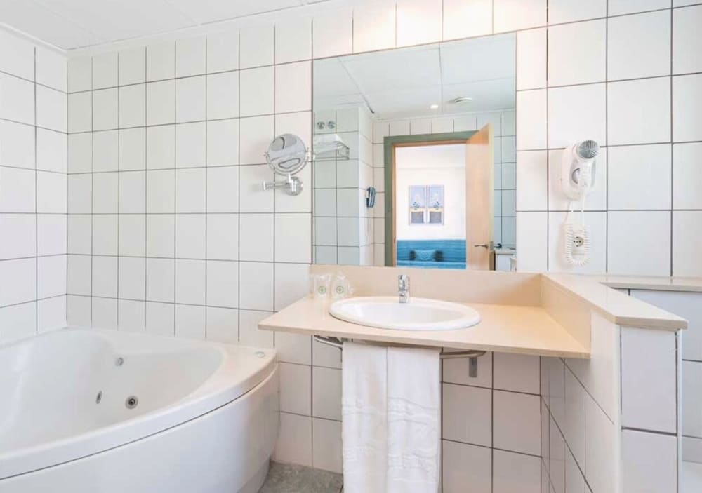 Quadruple Room, Balcony (4 Adults) - Photo 2