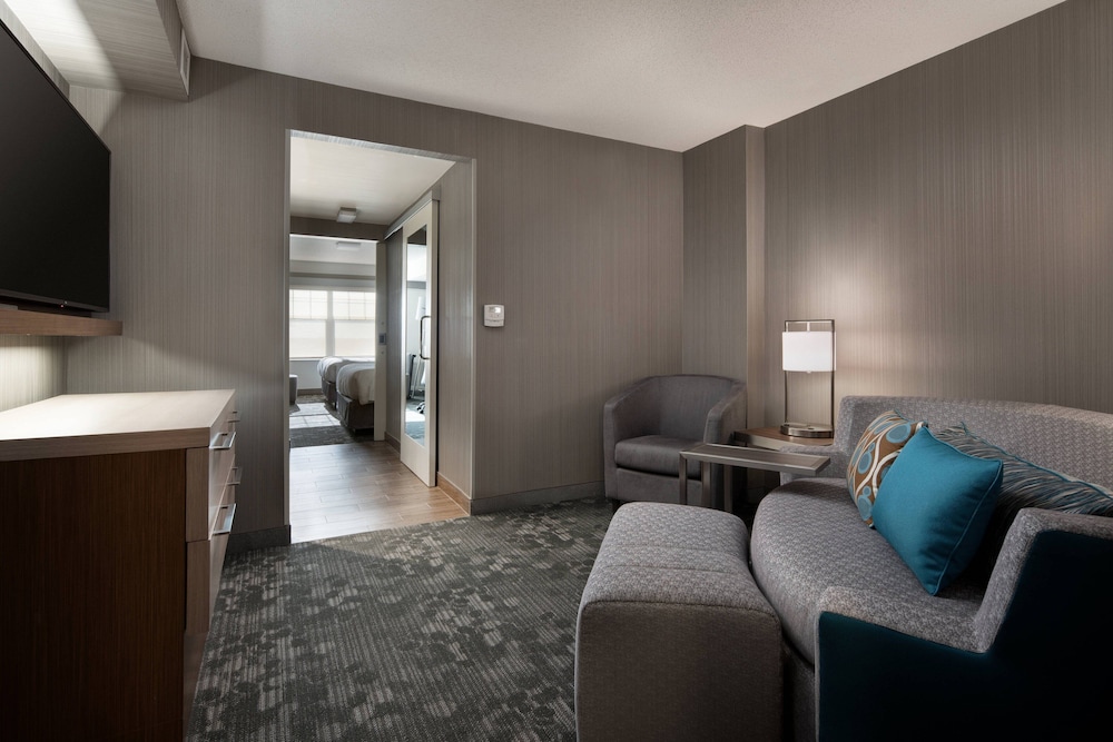 Junior Suite, 1 Bedroom (Mobility/Hearing Accessible, Tub)