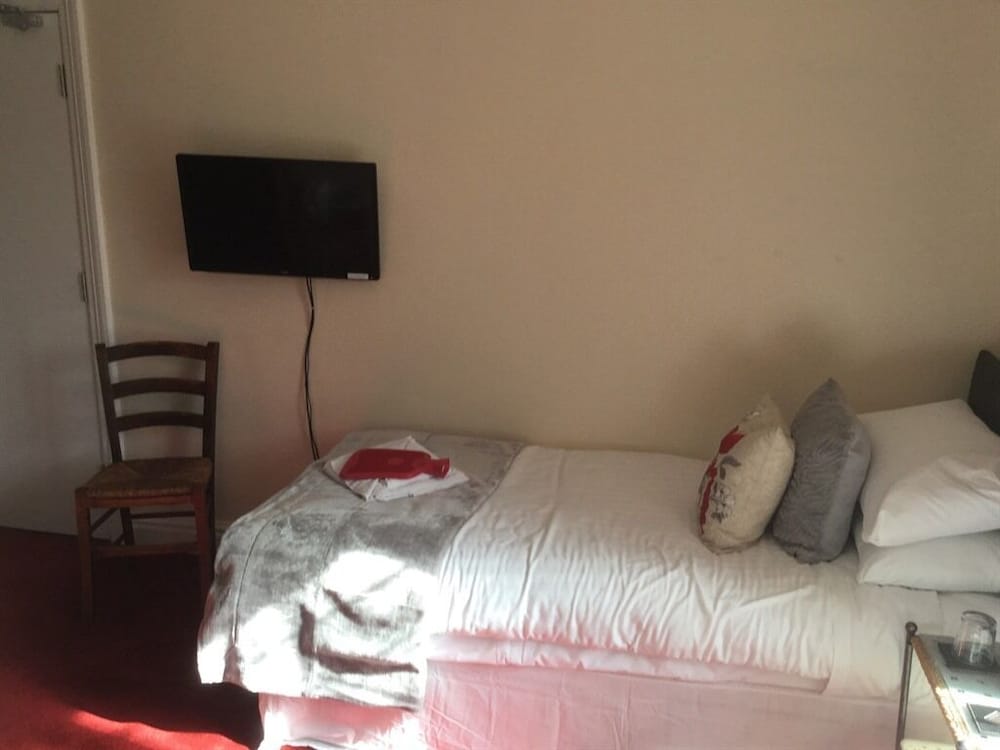 Standard Twin Room, Ensuite photo 3