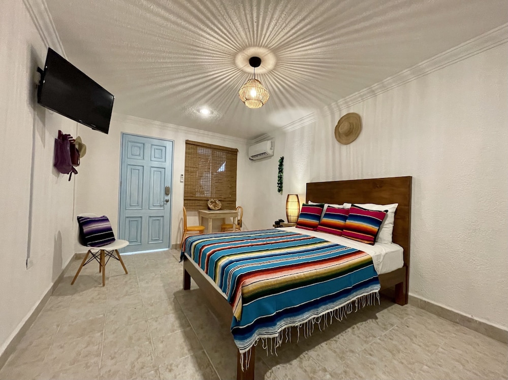 Superior Room, 1 King Bed, Pool View