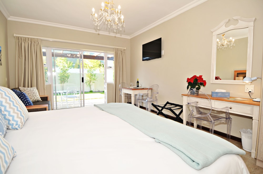 Deluxe Room with walk-in shower photo 2