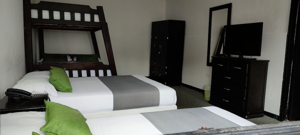 Family Quadruple Room photo 2