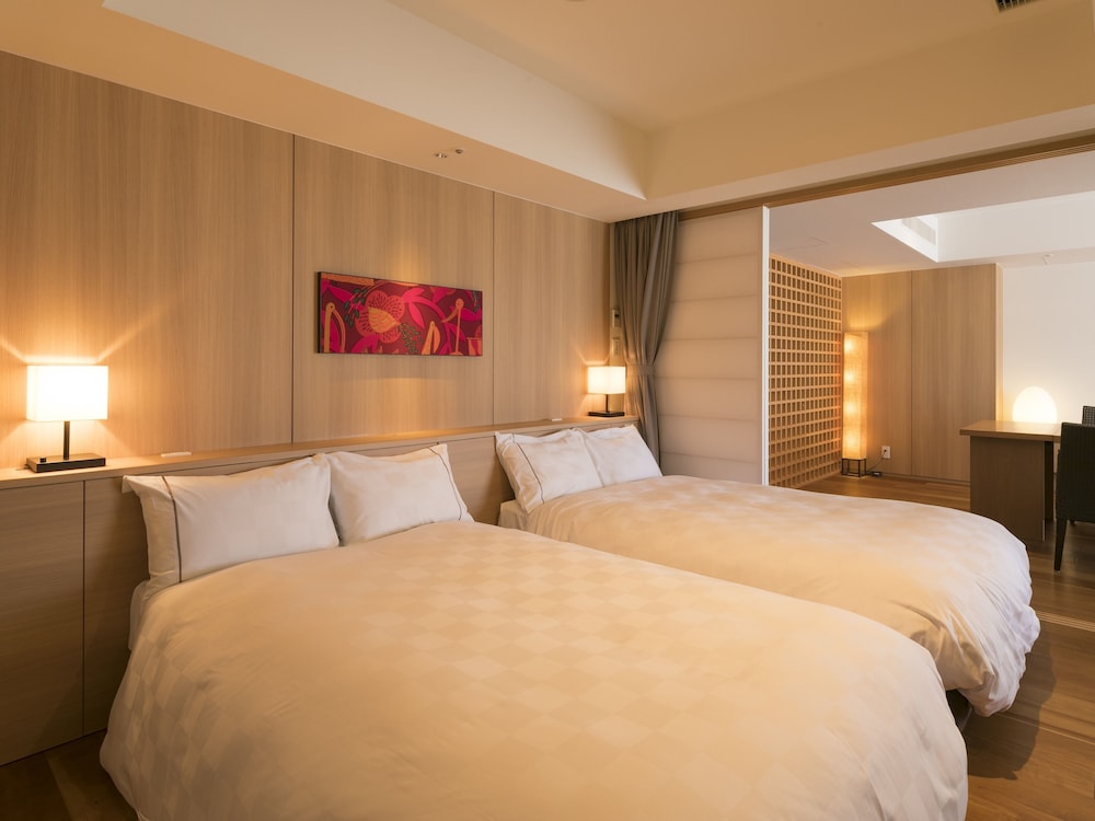 Royal Floor Japanese Western Room with Ocean View - Non-Smoking - Photo 4