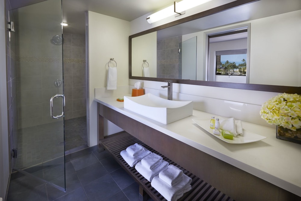 Lifestyle Jr. Suite, 1 King Bed with Sofa bed, Ocean View - Photo 5