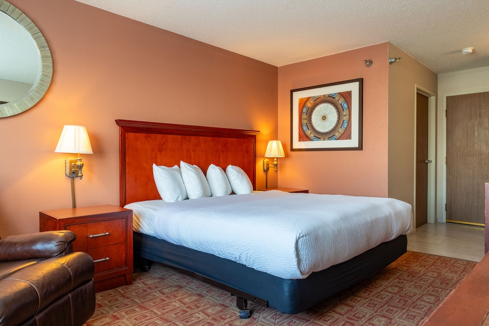 Standard Room, 1 King Bed (One King Bed and Recliner) photo 3